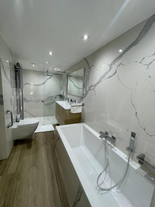 Chalet Kelly, Centre Ville / Jacuzzi / Sauna 热拉梅 外观 照片